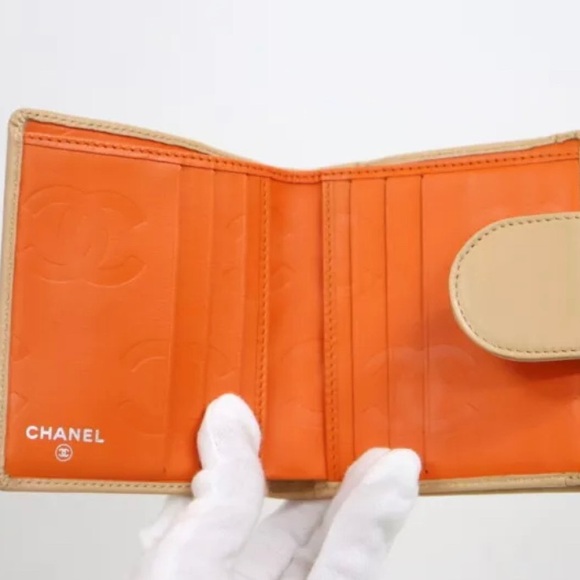 Chanel Bifold Kisslock Wallet- Camben Line- Patent Leather - Picture 7 of 9